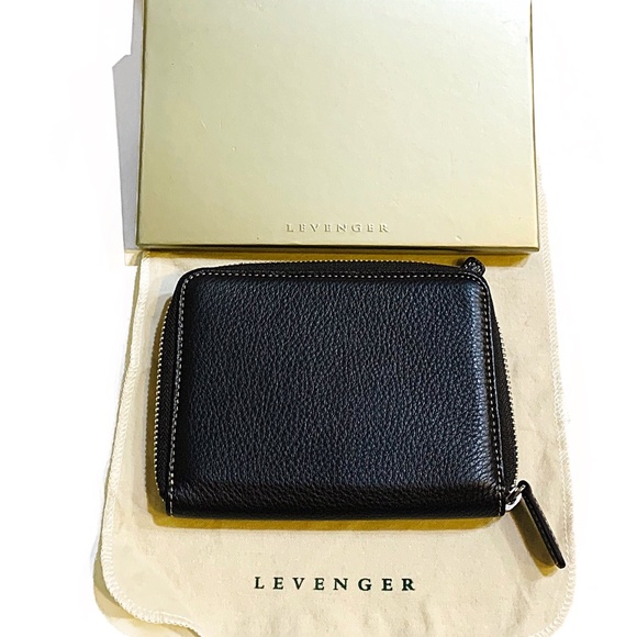 Levenger Handbags - NWT Levenger Black Bomber Jacket Leather Zip Wallet